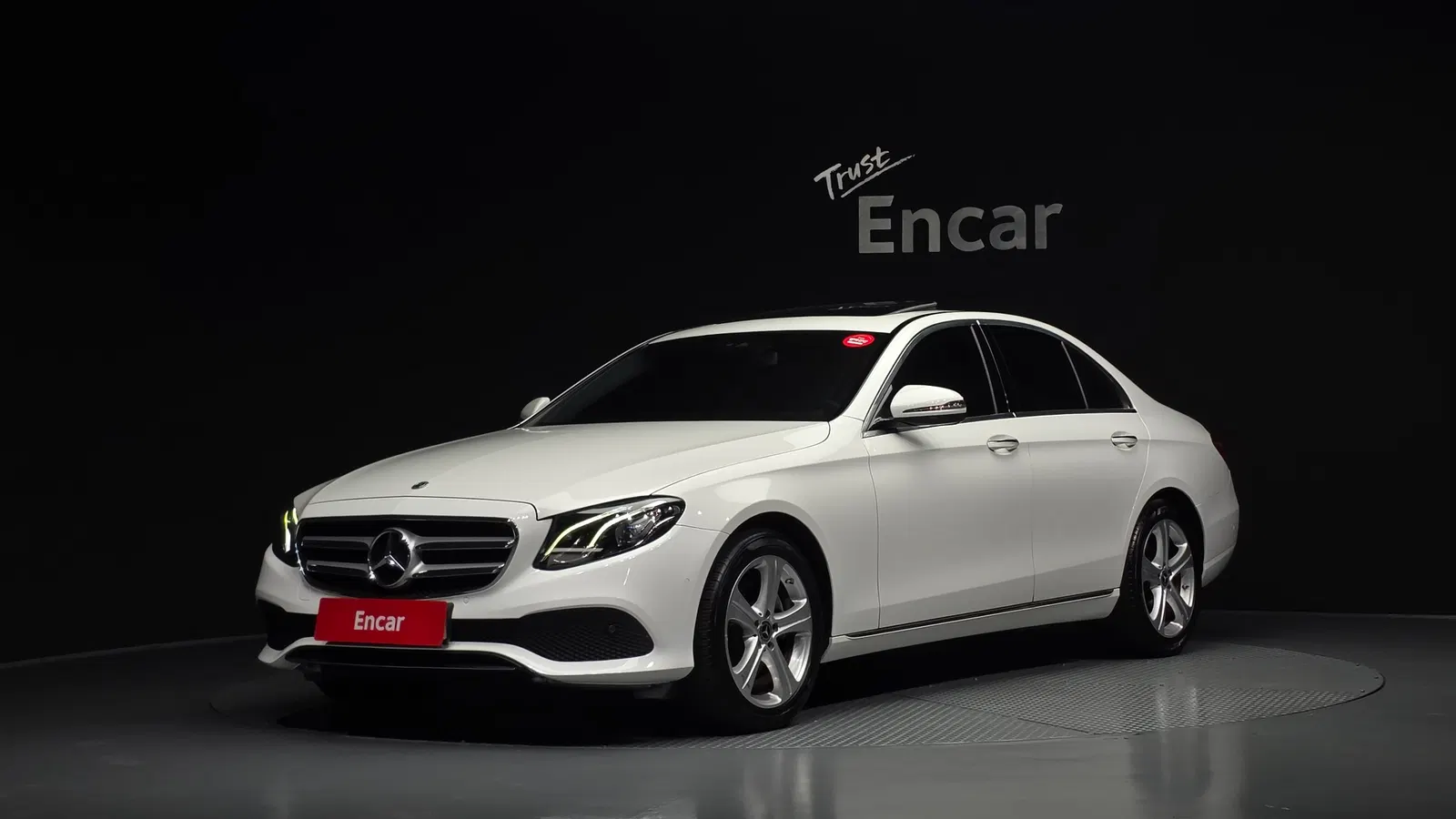 Mercedes-Benz Classe E E200 Avantgarde (W213) 2018 — photo 1 sur 30