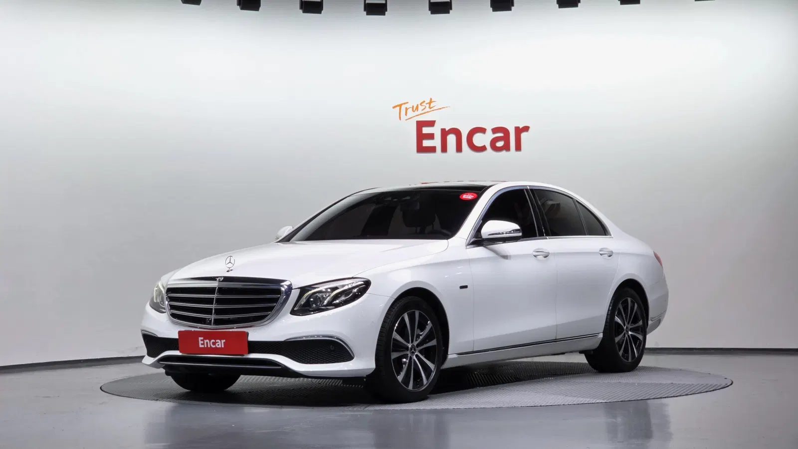 Mercedes-Benz Classe E E300e Exclusive (W213) 2019 — photo 1 sur 37