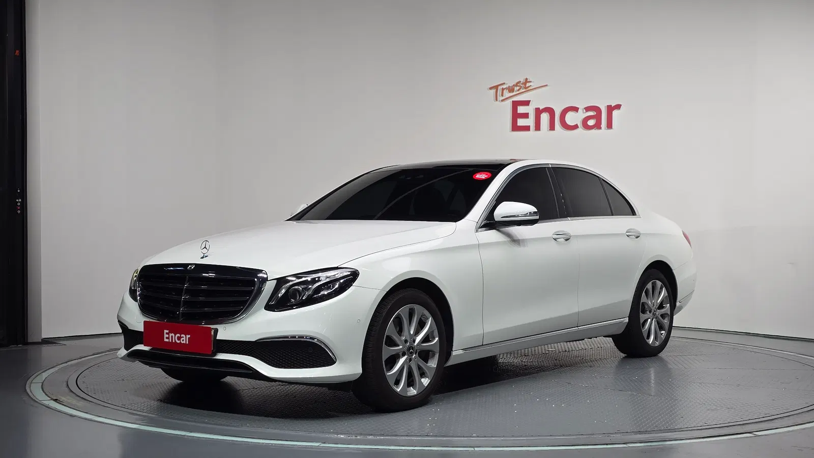 Mercedes-Benz Classe E E300 4MATIC Exclusive (W213) 2019 — photo 1 sur 20