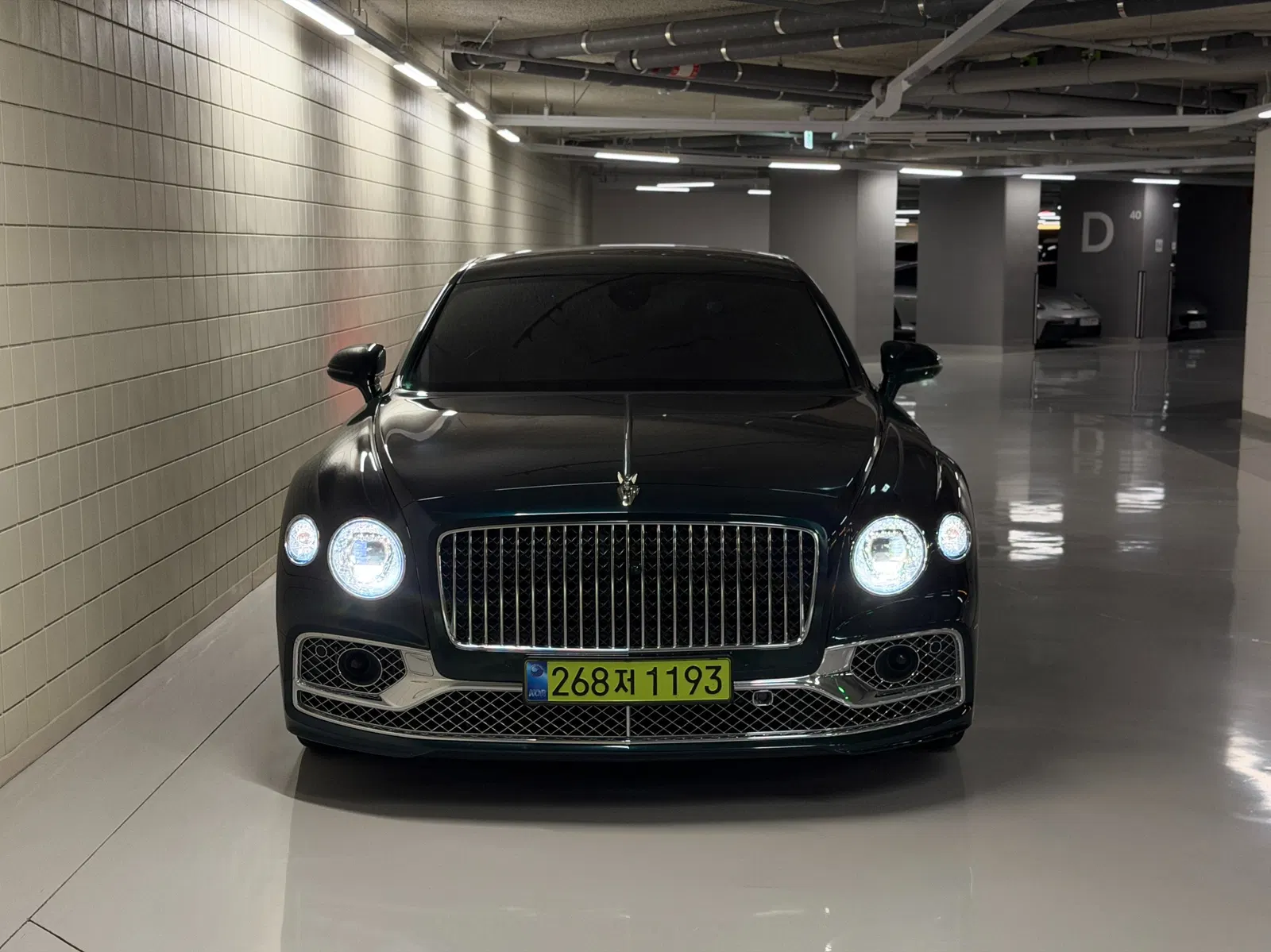 Bentley Flying Spur 3e génération 4.0 2022 — photo 1 sur 25