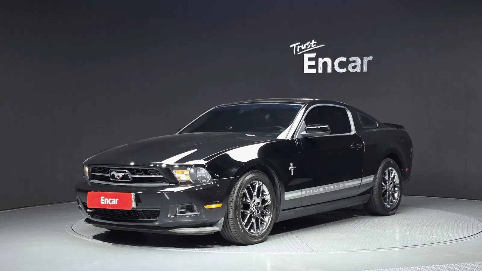 Ford Mustang Coupé 2012 — photo 1 sur 20