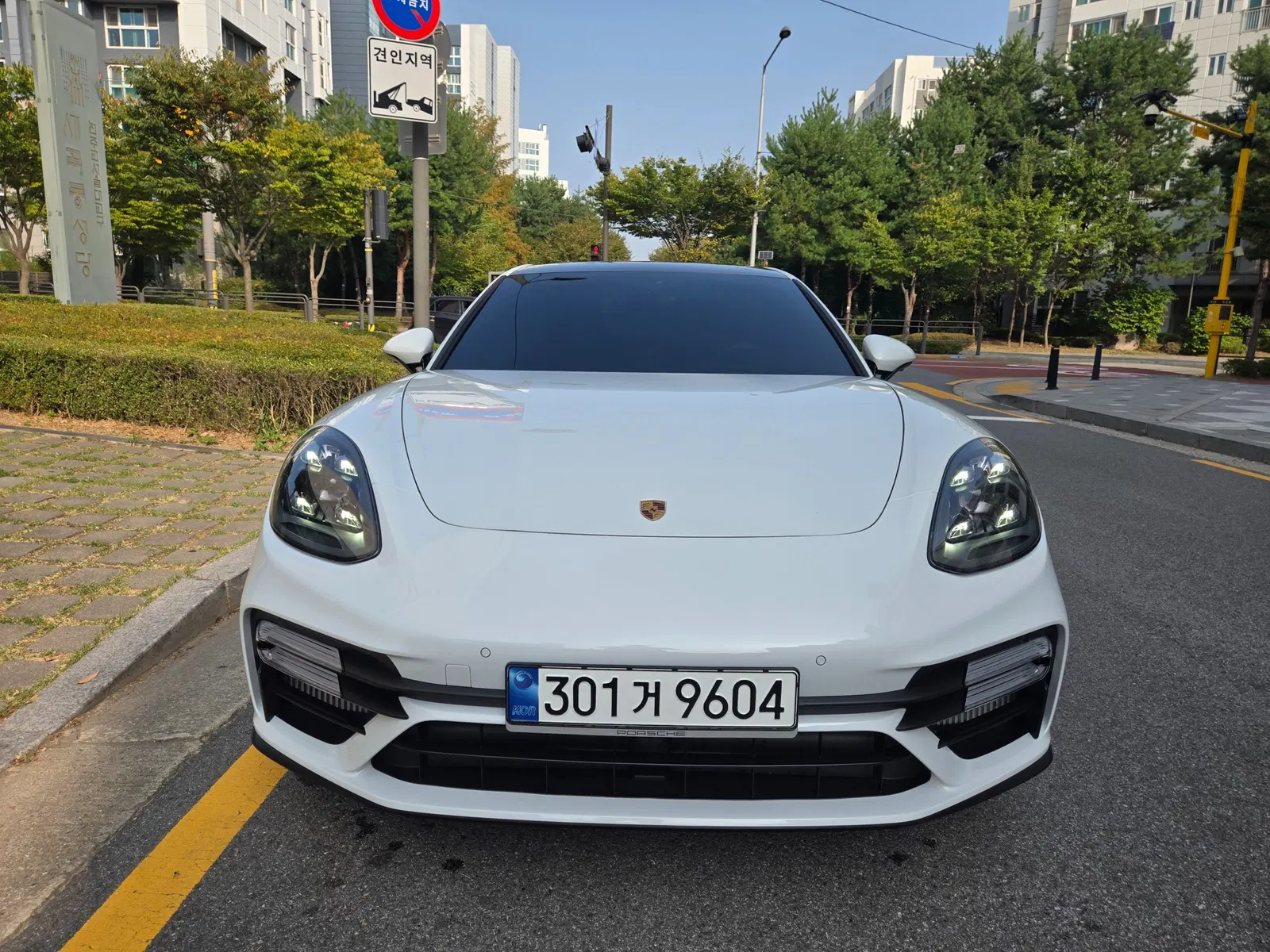 Porsche Panamera (971) 2.9 AWD E-Hybride Platinum Edition 2023 — photo 1 sur 26