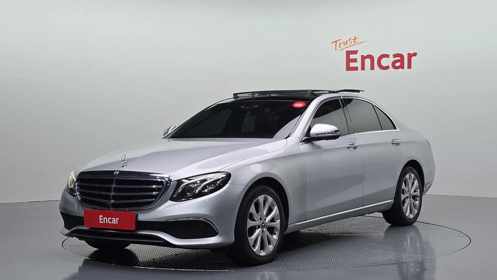 Mercedes-Benz Classe E E300 Exclusive (W213) 2019 — photo 1 sur 32