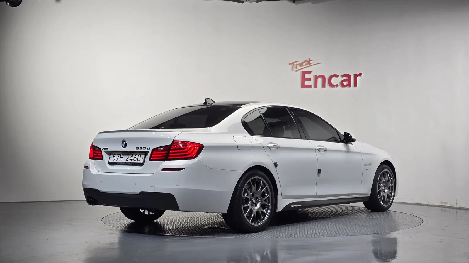 BMW Série 5 (F10) 530d xDrive M Sport 2014 — photo 1 sur 34