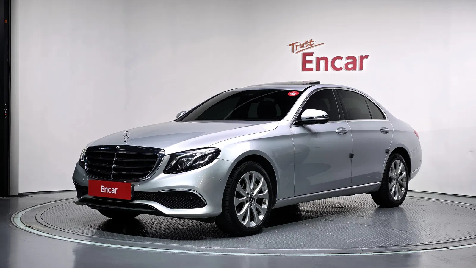 Mercedes-Benz Classe E E300 4MATIC Exclusive Standard (W213) 2018 — photo 1 sur 32