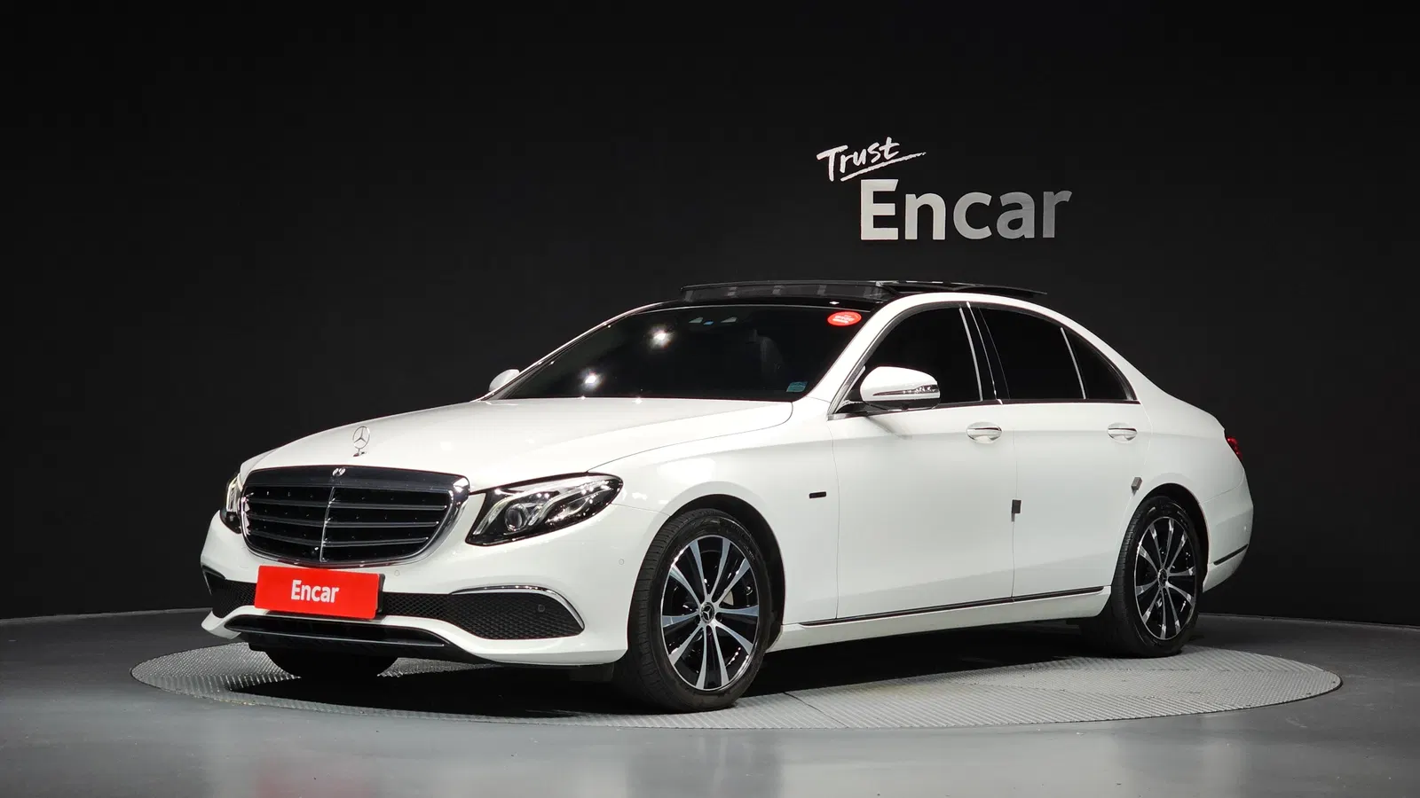 Mercedes-Benz Classe E E300e Exclusive (W213) 2019 — photo 1 sur 30