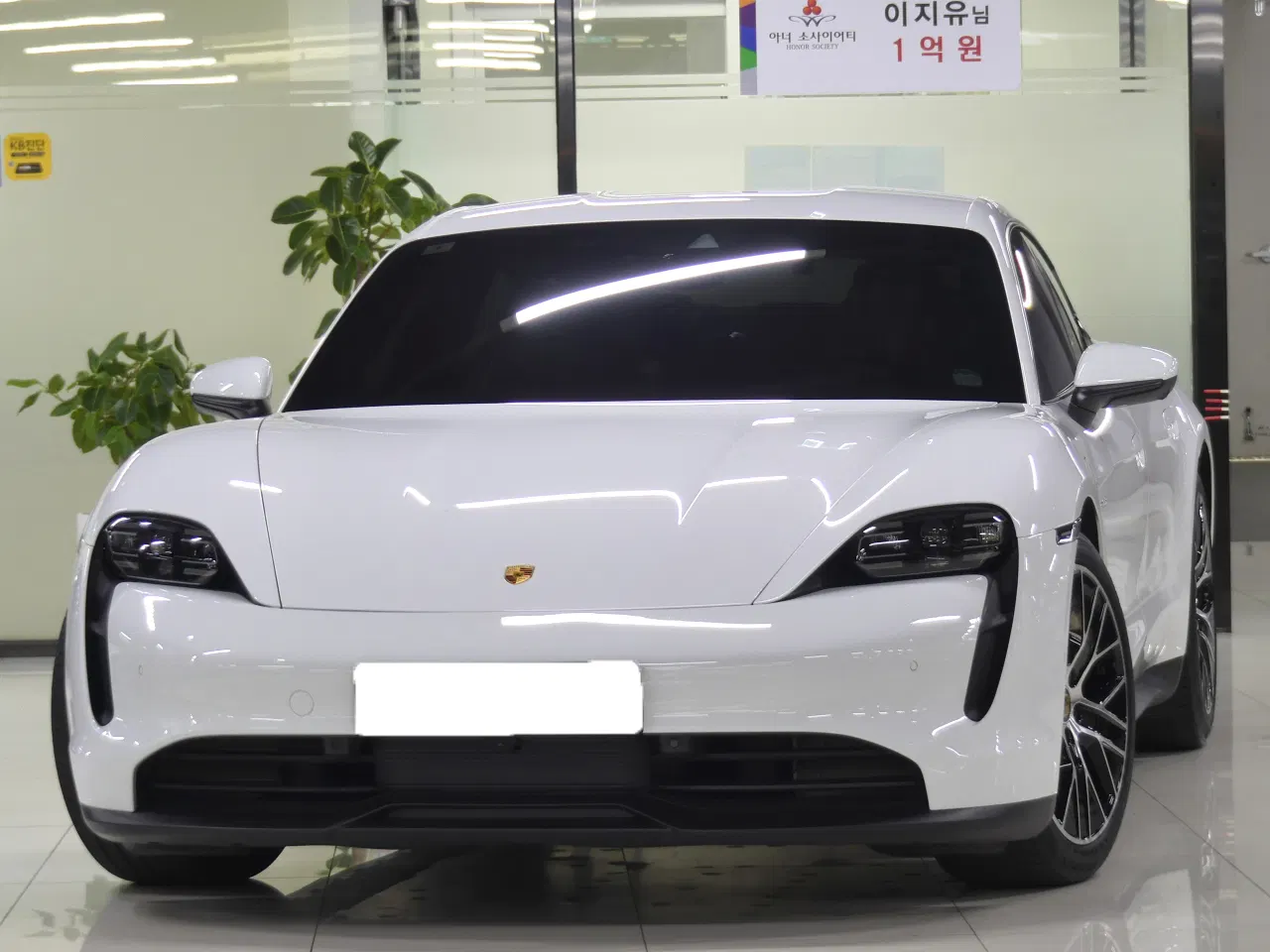 Porsche Taycan Base 2022 — photo 1 sur 21
