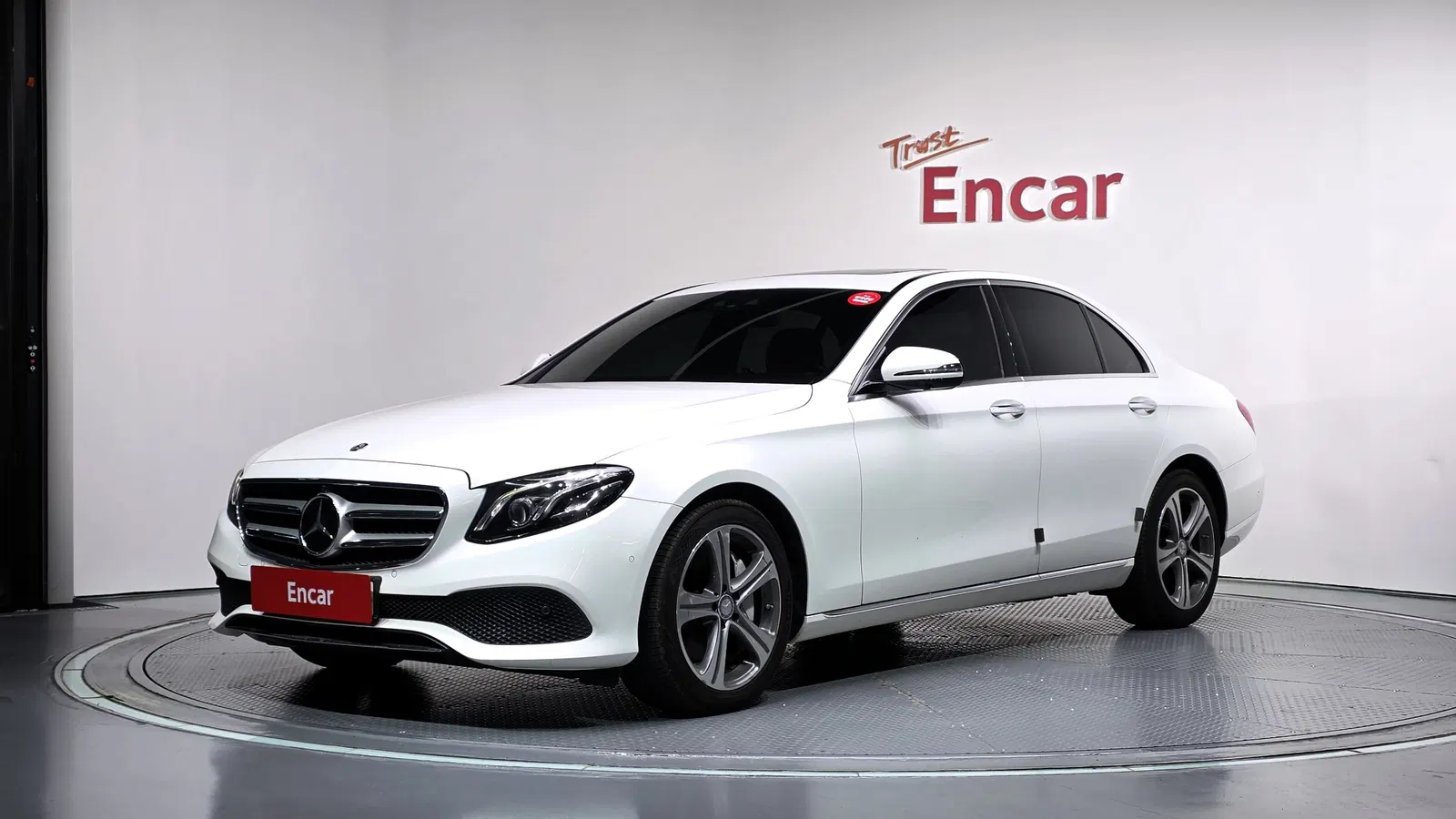 Mercedes-Benz Classe E E300 4MATIC Avantgarde (W213) 2017 — photo 1 sur 20