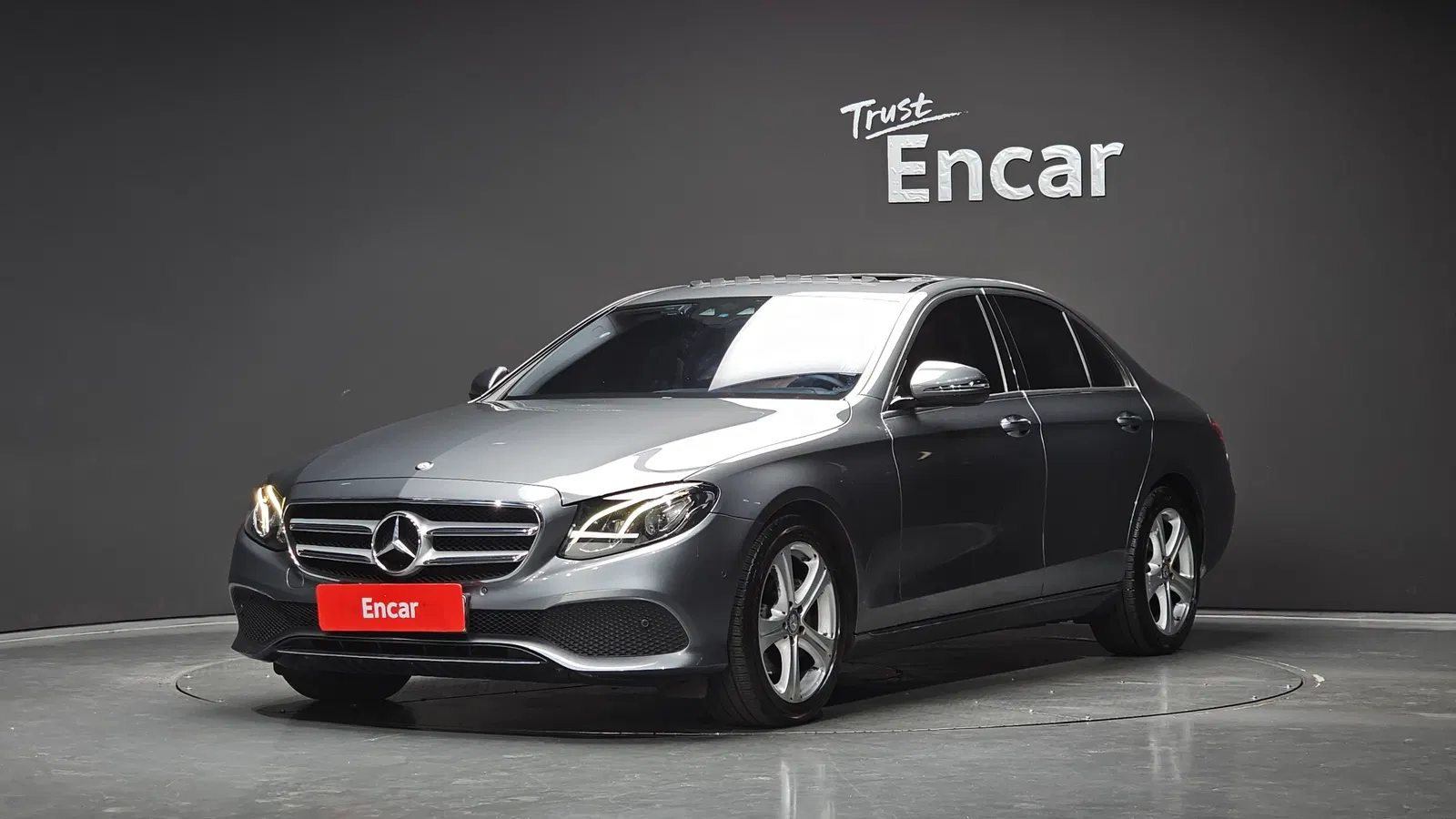 Mercedes-Benz Classe E E200 Avantgarde (W213) 2017 — photo 1 sur 20