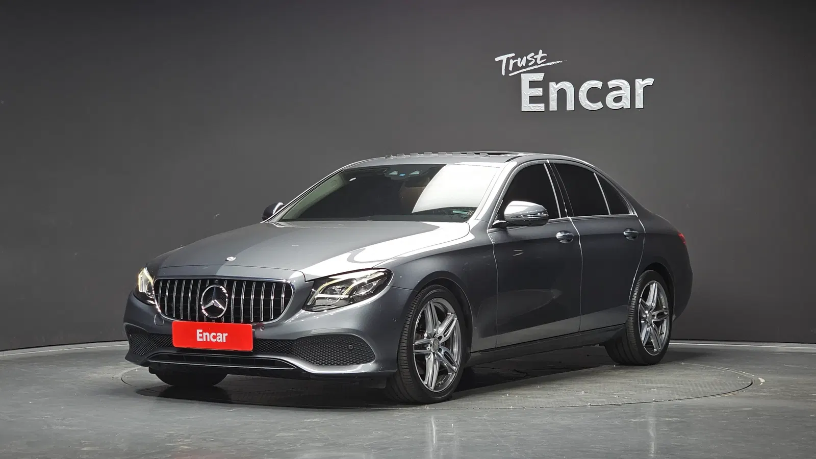 Mercedes-Benz Classe E E220d Avantgarde (W213) 2017 — photo 1 sur 20