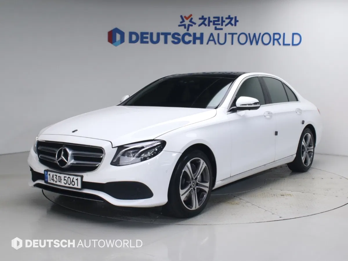 Mercedes-Benz Classe E E300 4MATIC Avantgarde (W213) 2018 — photo 1 sur 26
