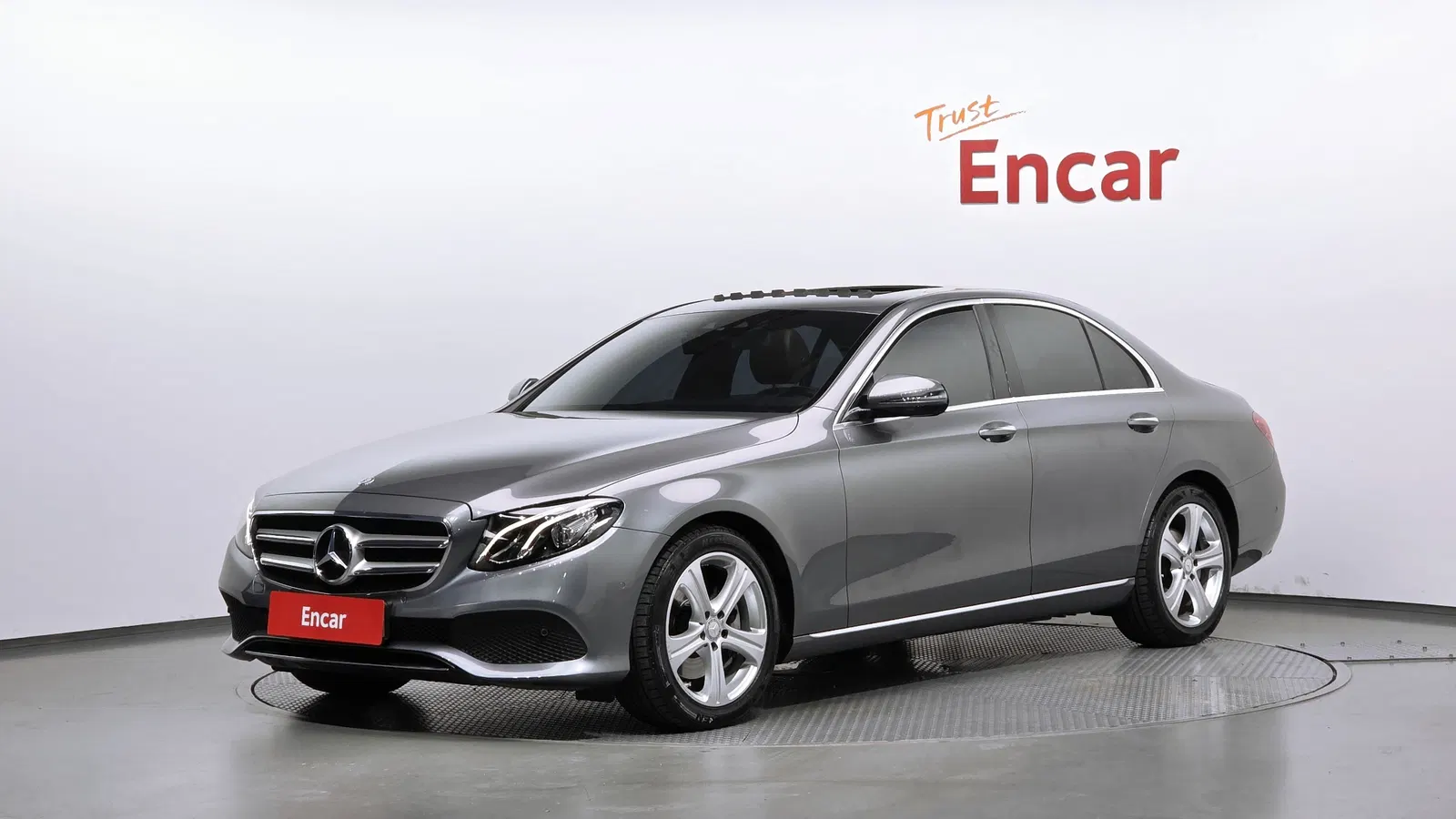 Mercedes-Benz Classe E E200 Avantgarde (W213) 2017 — photo 1 sur 20