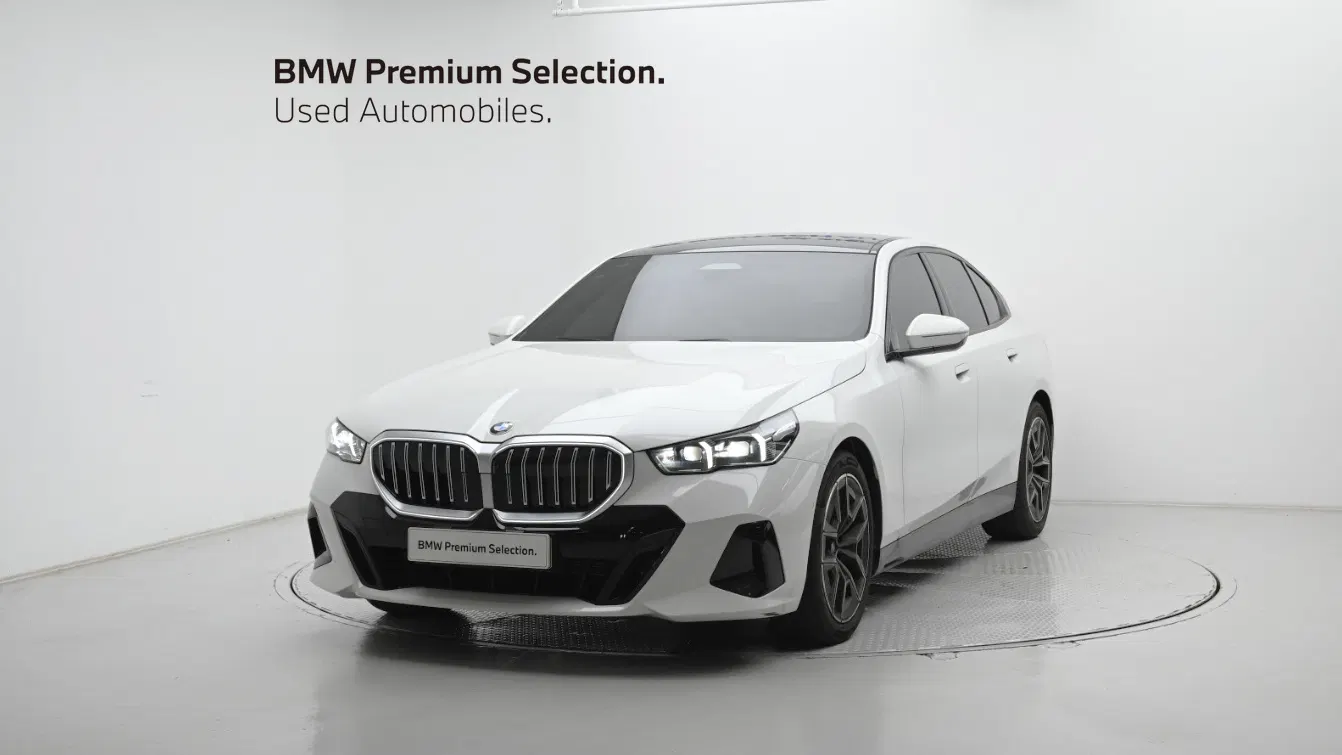 BMW Série 5 (G60) 523d xDrive M Sport 2026 — photo 1 sur 26