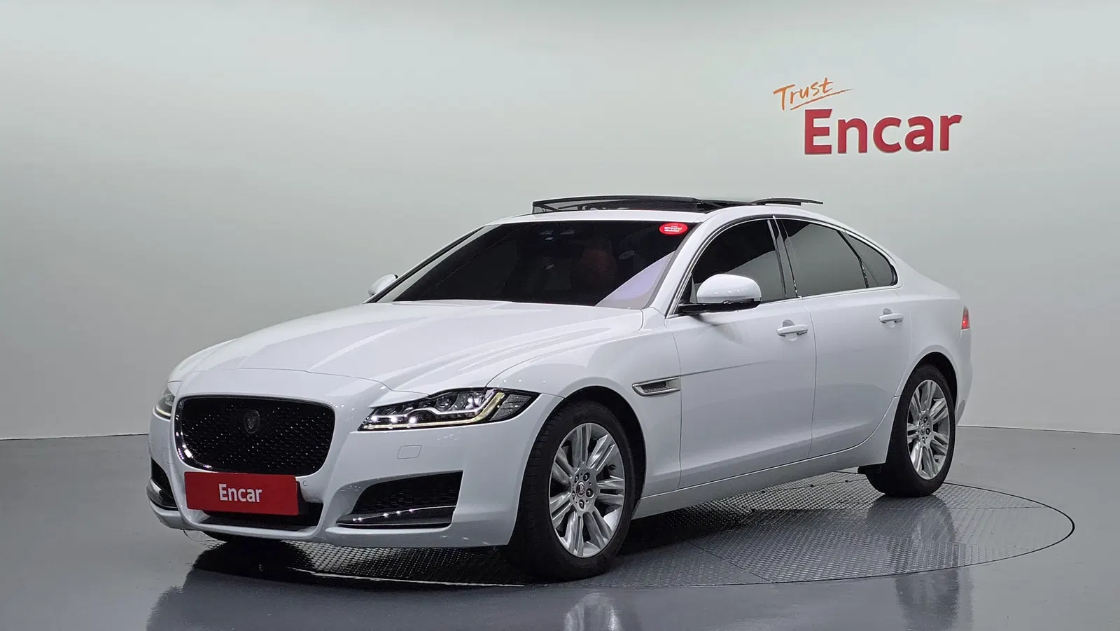 Jaguar XF (X260) 20d Portfolio 2020 — photo 1 sur 32