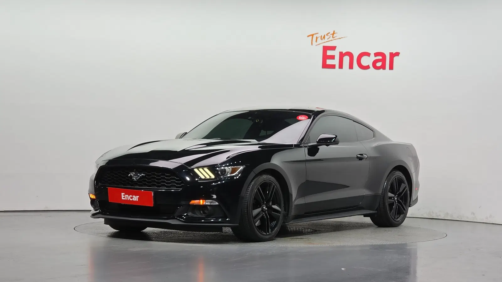 Ford Mustang Coupé 2017 — photo 1 sur 37