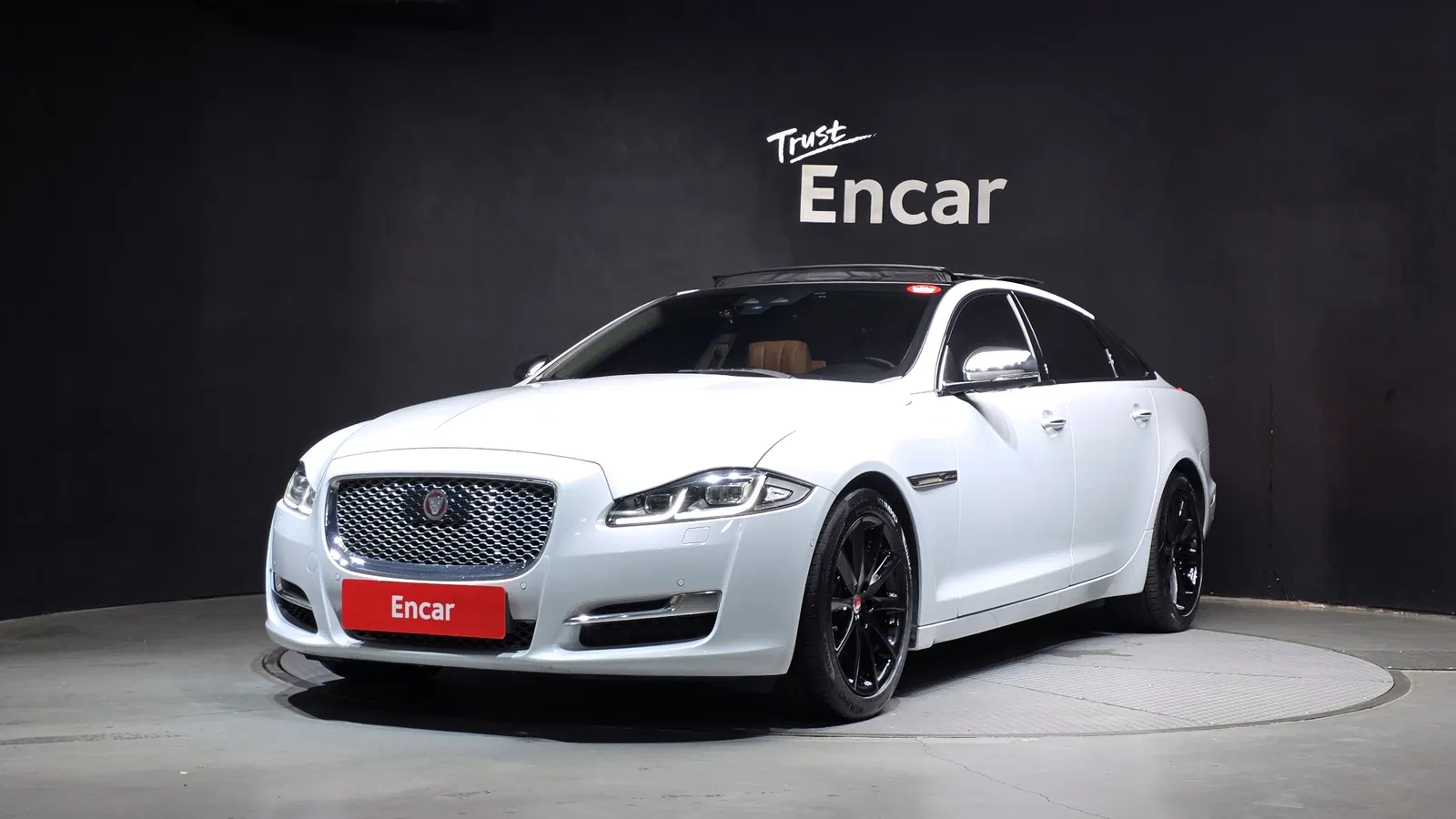 Jaguar All New XJ 3.0D Premium Luxury LWB 2018 — photo 1 sur 41