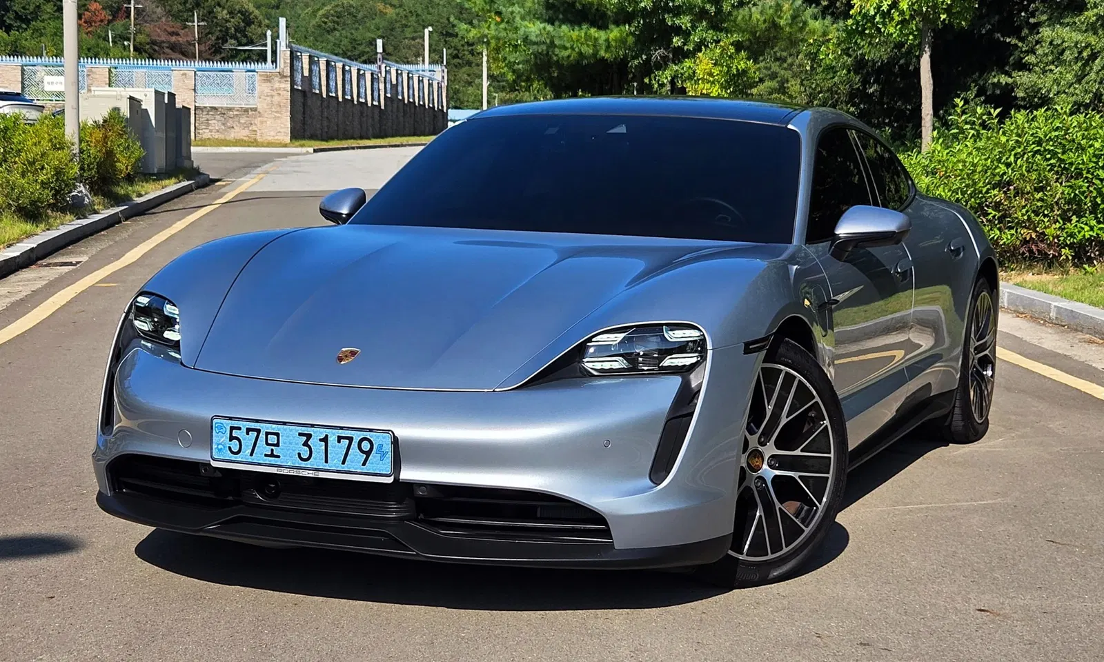 Porsche Taycan Base 2022 — photo 1 sur 26