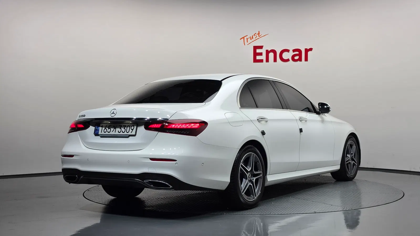 Mercedes-Benz Classe E AMG Line · E250 (W213) 2023 — photo 1 sur 32