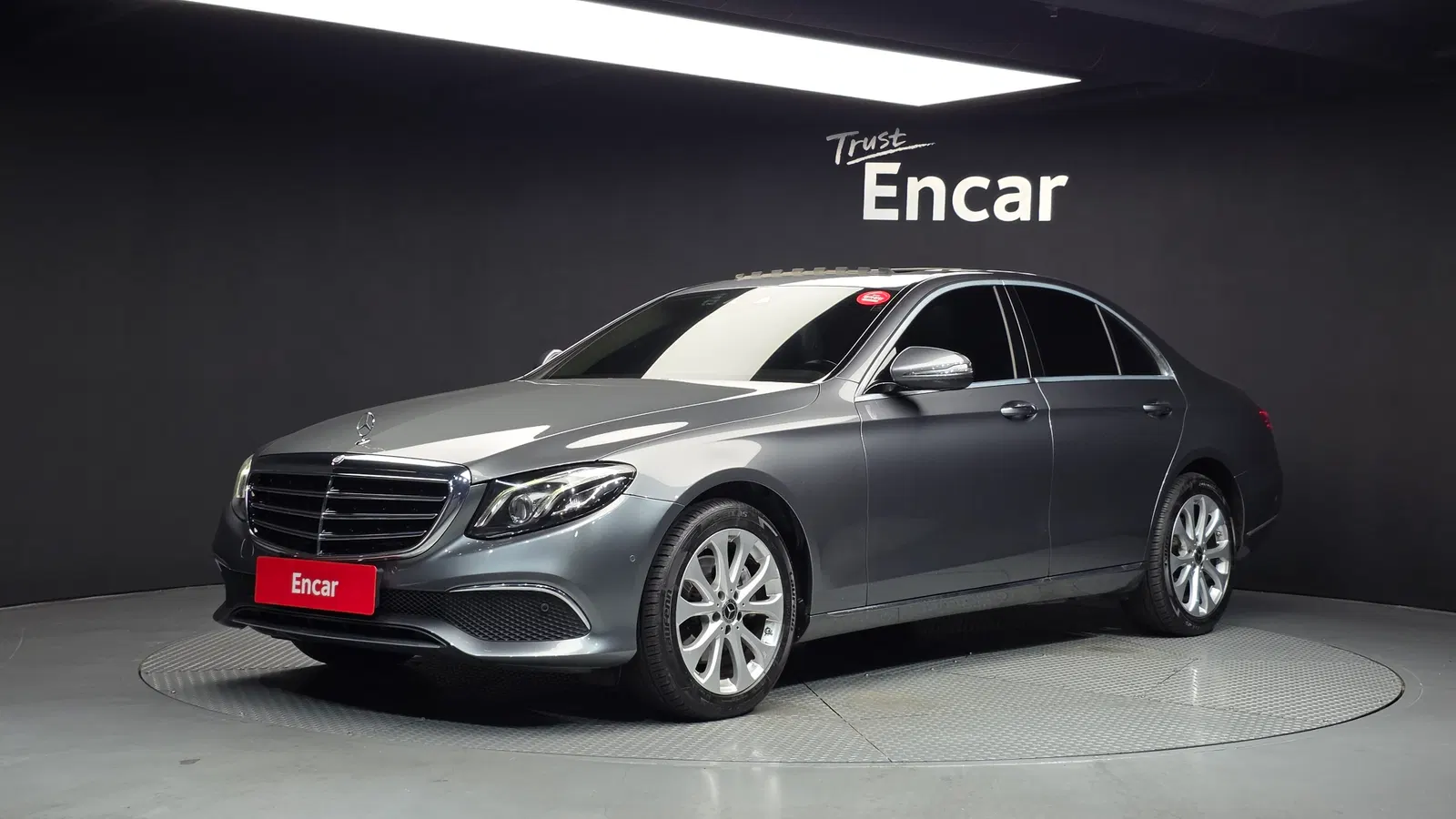 Mercedes-Benz Classe E E220d Exclusive (W213) 2018 — photo 1 sur 36