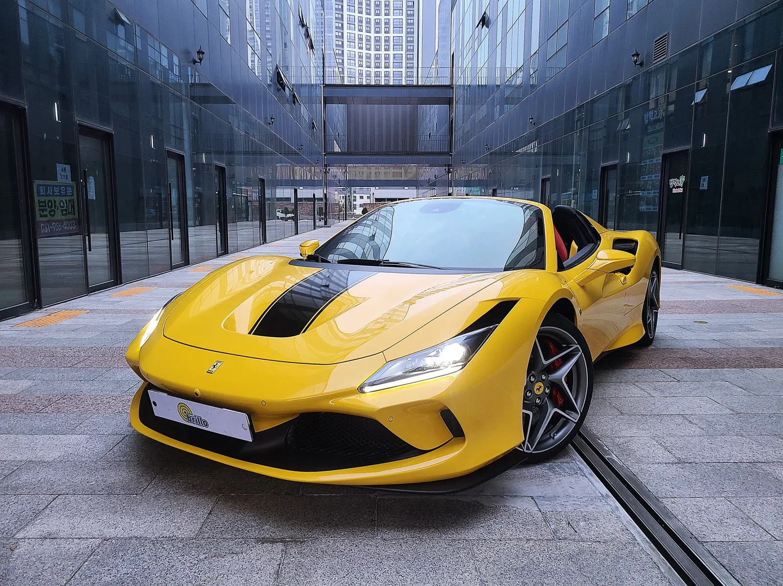 Ferrari F8 Spyder 3.9 V8 2021 — photo 1 sur 26