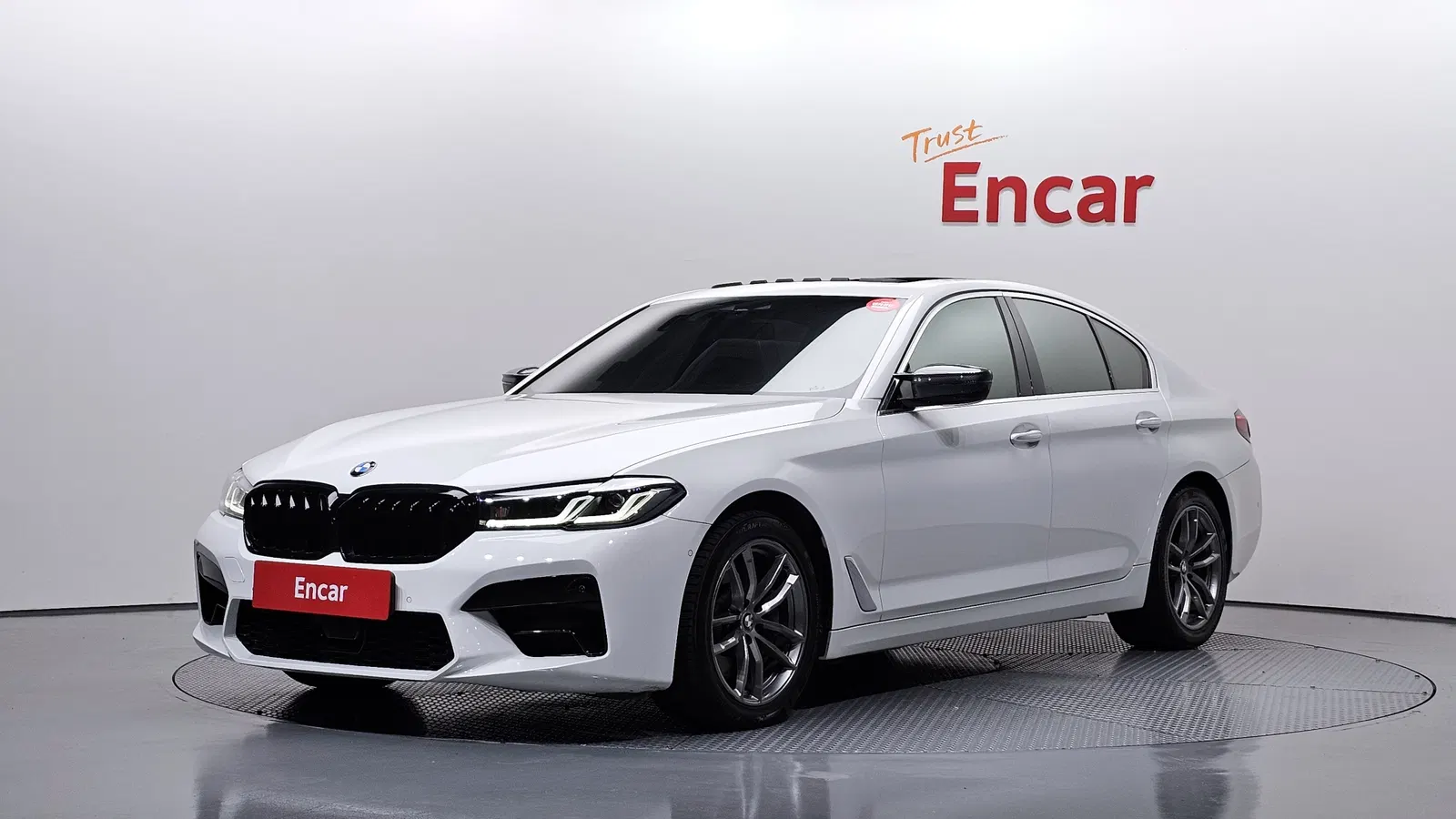 BMW Série 5 (G30) 530i xDrive Luxury Plus 2018 — photo 1 sur 36