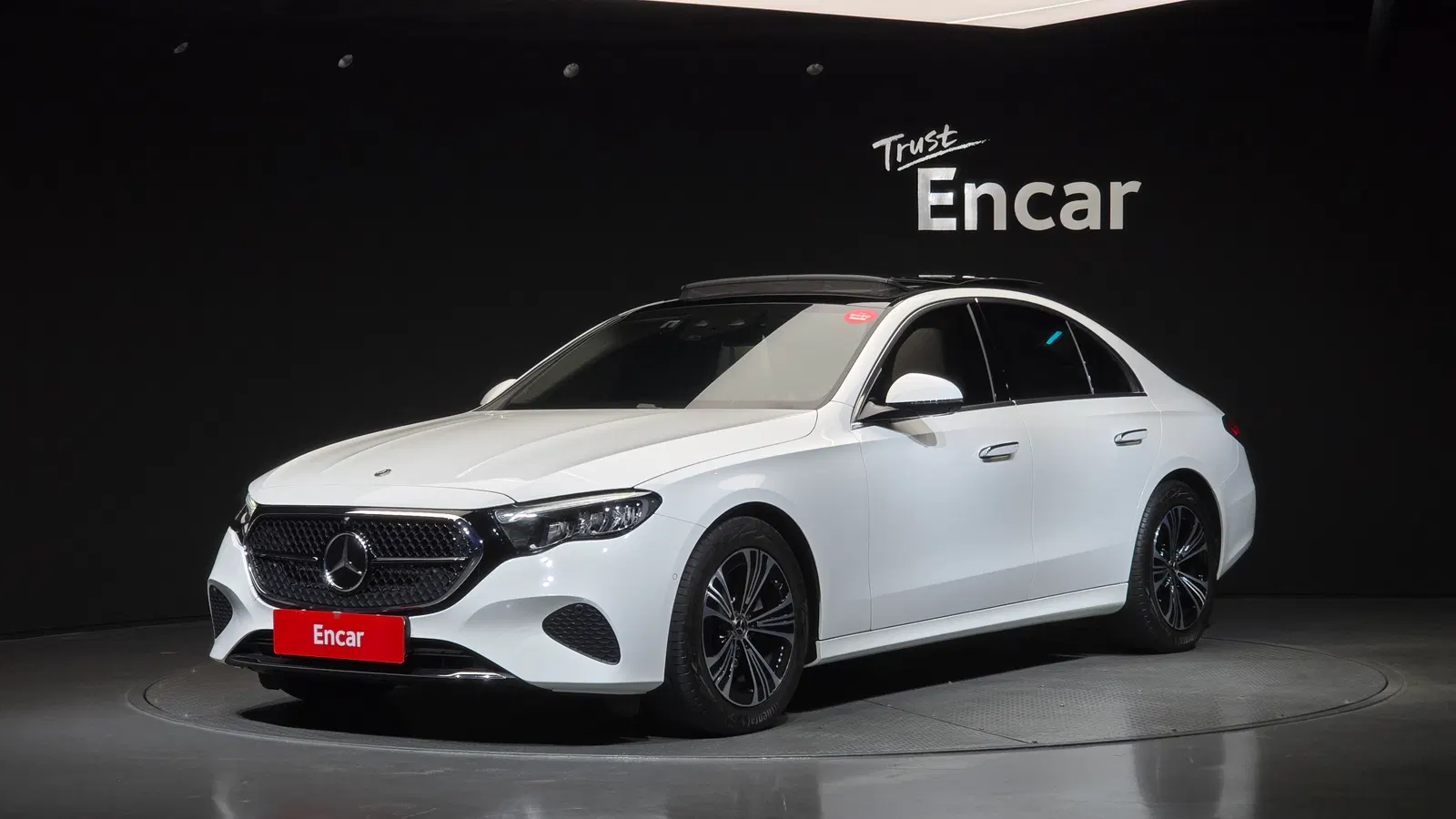 Mercedes-Benz Classe E E200 Avantgarde (W214) 2025 — photo 1 sur 32