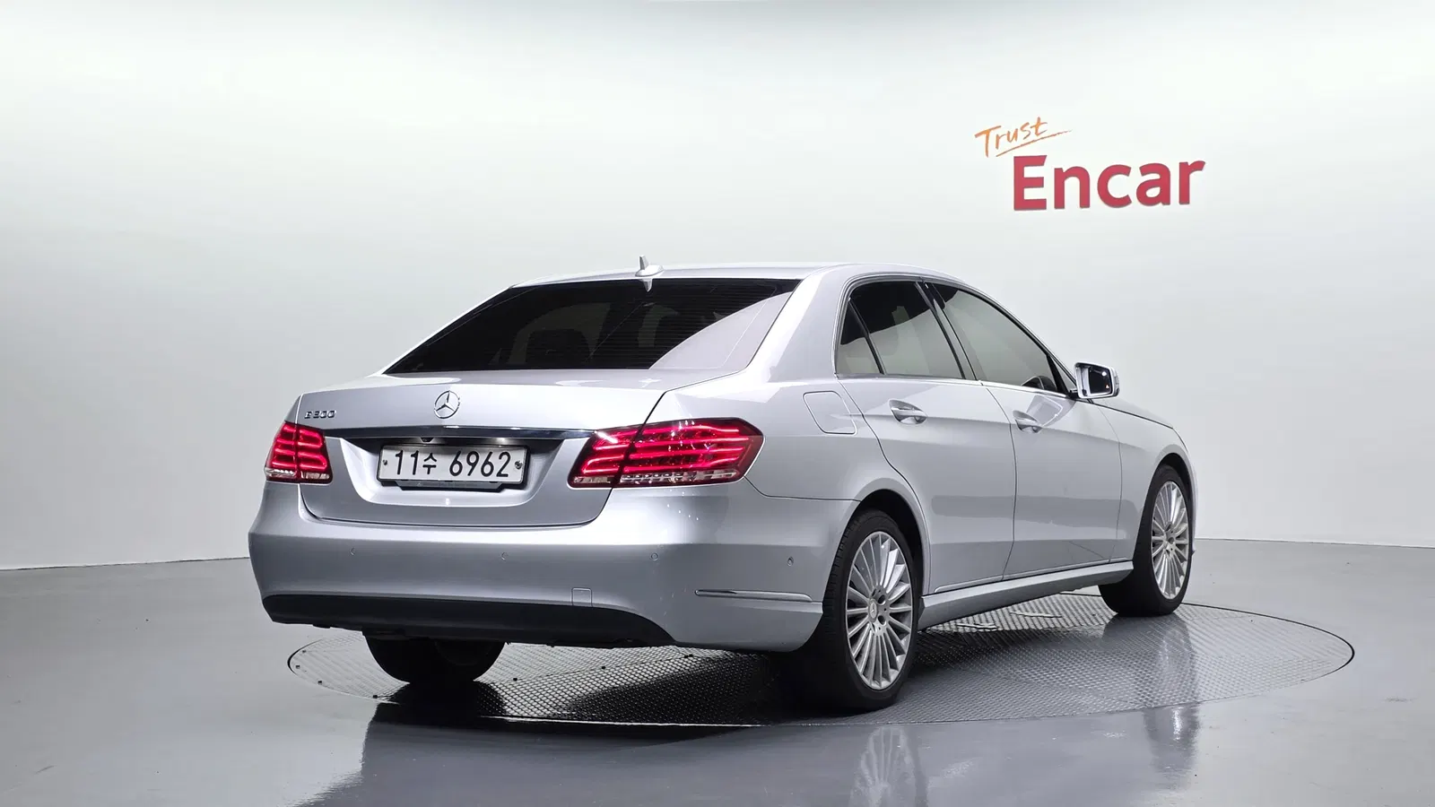 Mercedes-Benz Classe E E300 Elegance (W212) 2016 — photo 1 sur 32