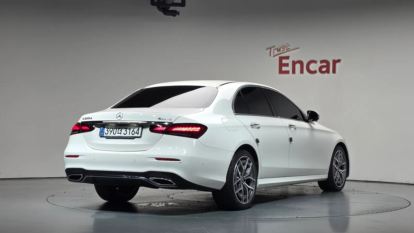 Mercedes-Benz Classe E AMG Line · E220d 4MATIC (W213) 2021 — photo 1 sur 39
