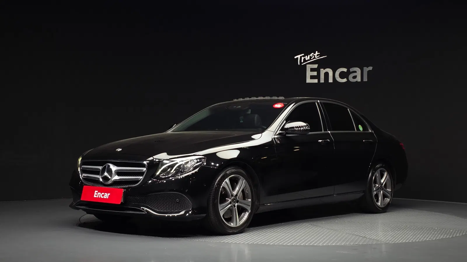 Mercedes-Benz Classe E E300 Avantgarde (W213) 2019 — photo 1 sur 35