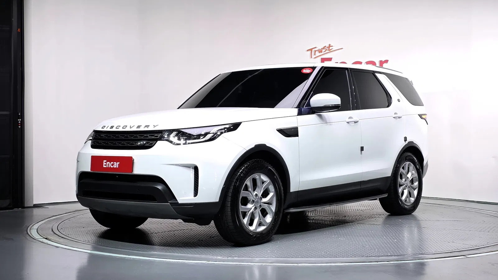 Land Rover Discovery 5 2.0 SD4 SE 2019 — photo 1 sur 37