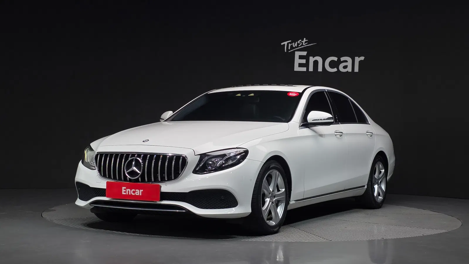 Mercedes-Benz Classe E E220d Avantgarde (W213) 2017 — photo 1 sur 20