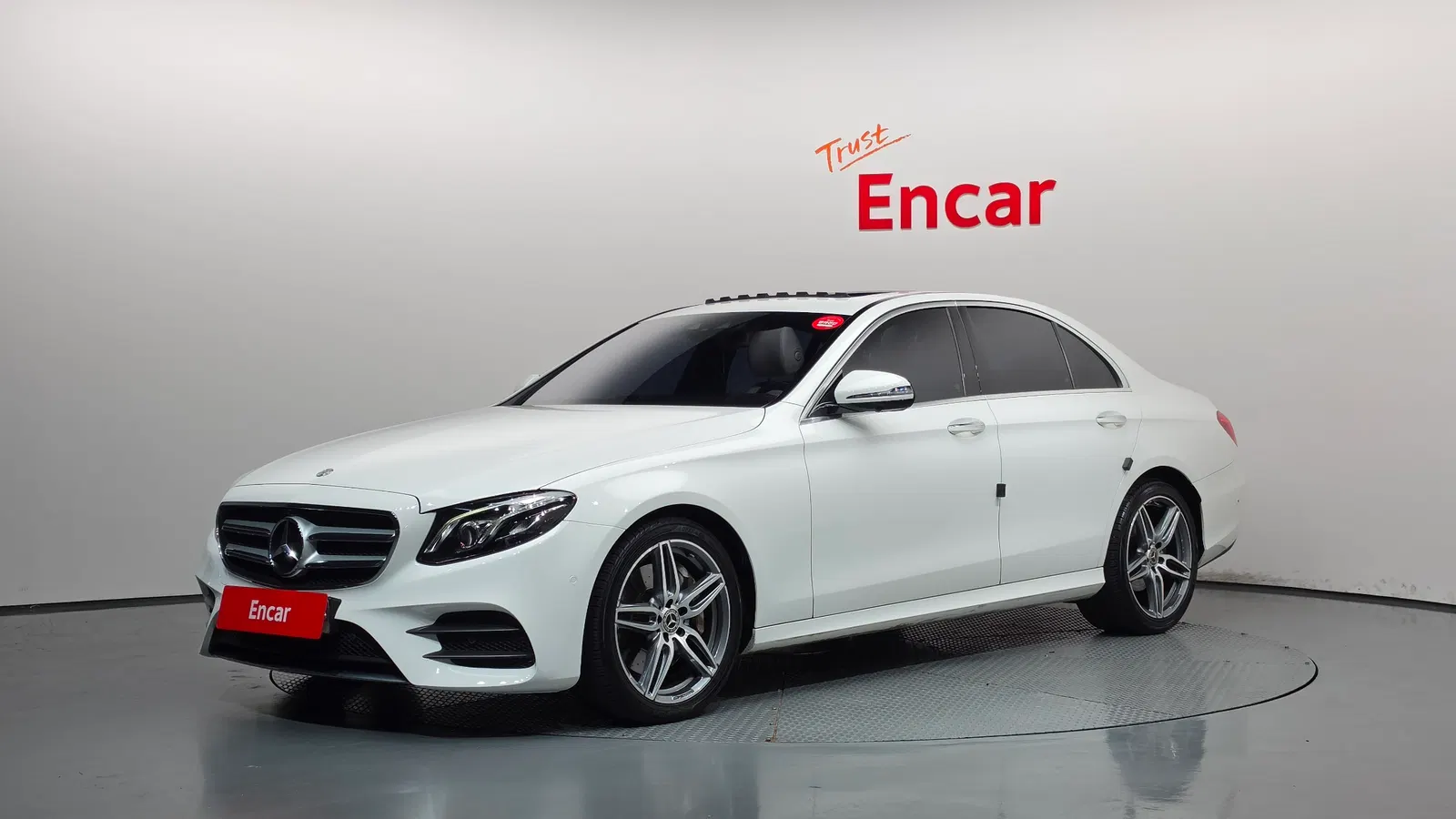 Mercedes-Benz Classe E AMG Line · E300 (W213) 2019 — photo 1 sur 40
