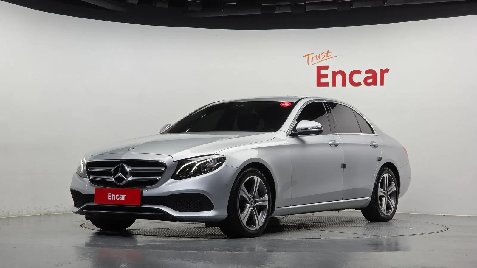 Mercedes-Benz Classe E E300 Avantgarde (W213) 2019 — photo 1 sur 26