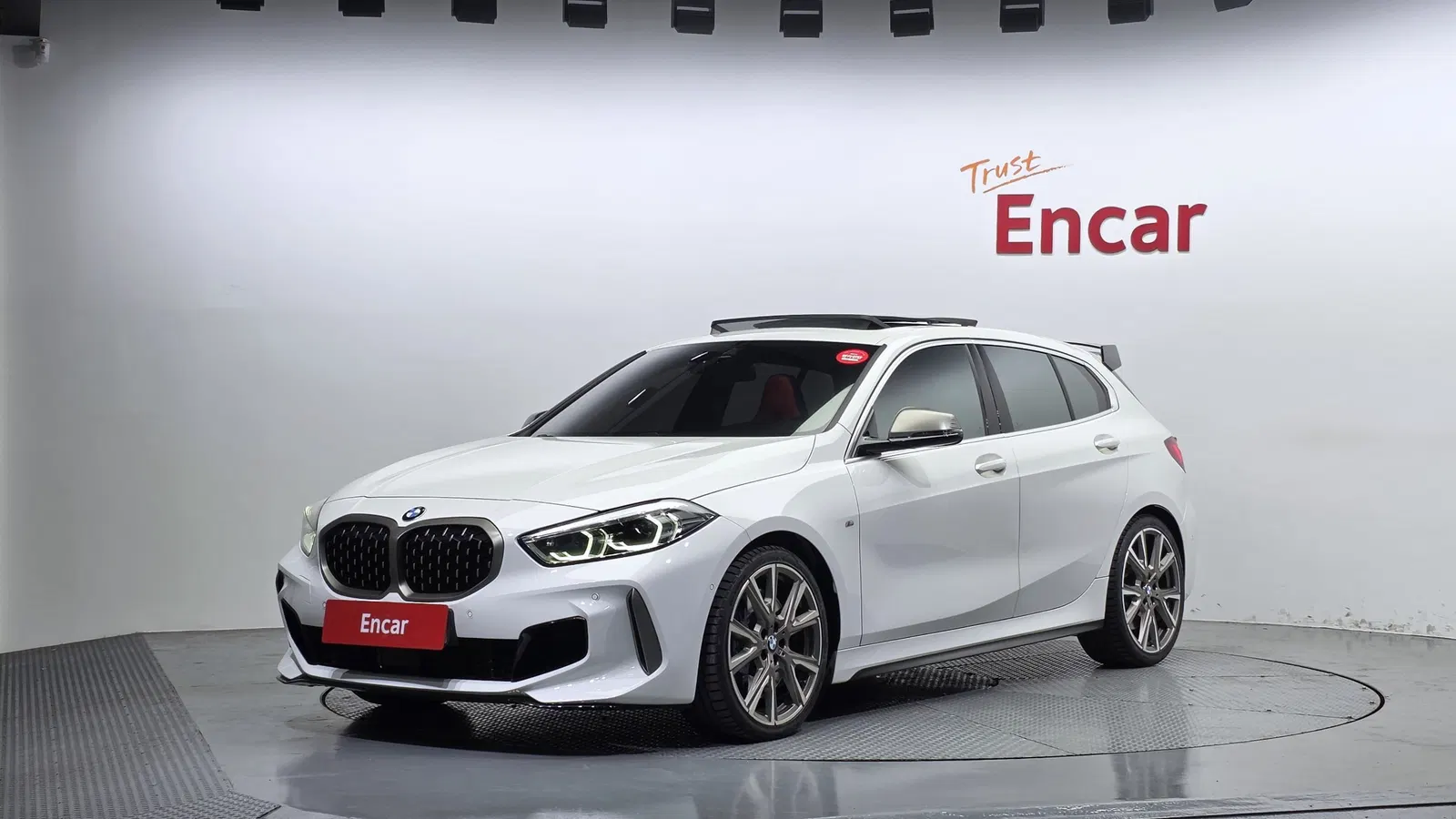 BMW Série 1 (F40) M135i xDrive 2022 — photo 1 sur 33