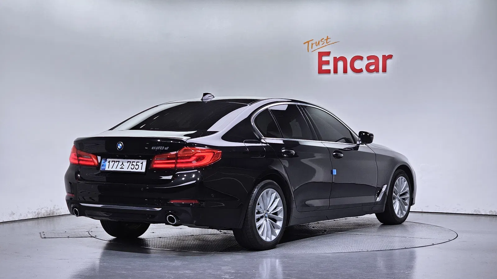 BMW Série 5 (G30) 520d Luxury Plus 2020 — photo 1 sur 32