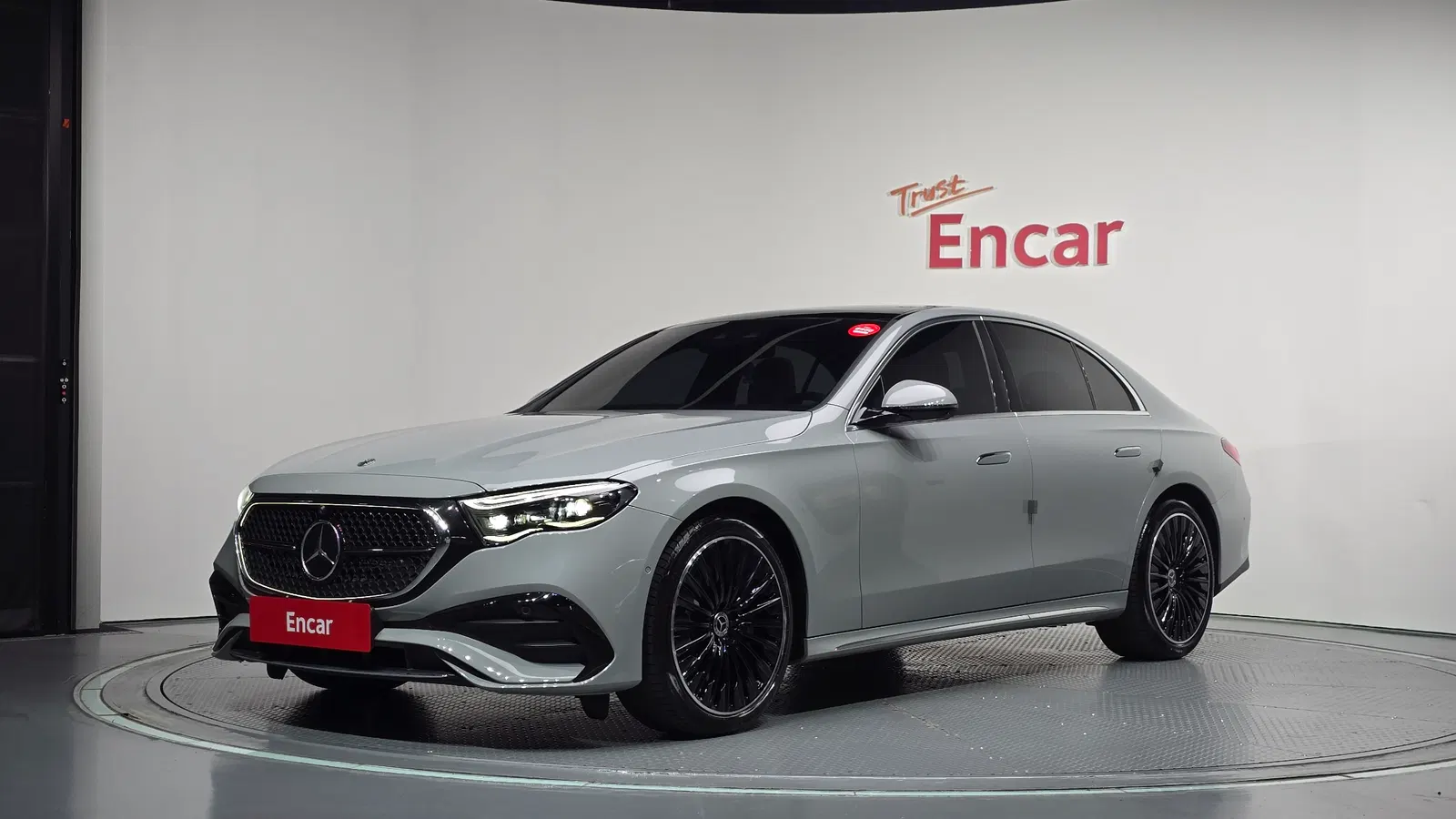 Mercedes-Benz Classe E AMG Line · E300 4MATIC Premier Special (W214) 2024 — photo 1 sur 26
