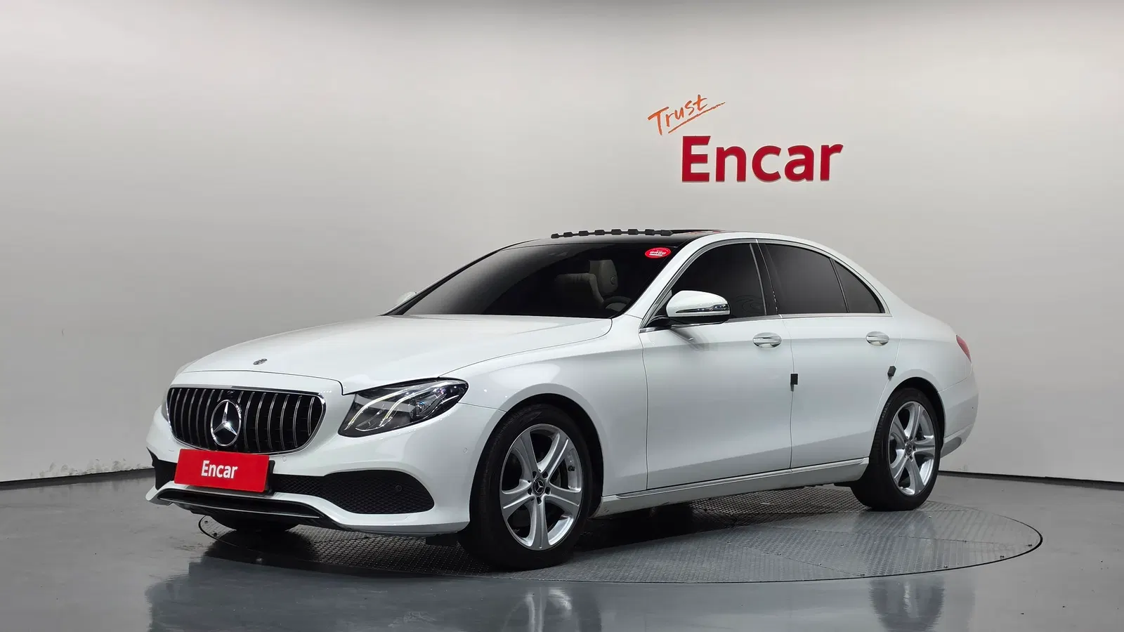 Mercedes-Benz Classe E E200 Avantgarde (W213) 2018 — photo 1 sur 20