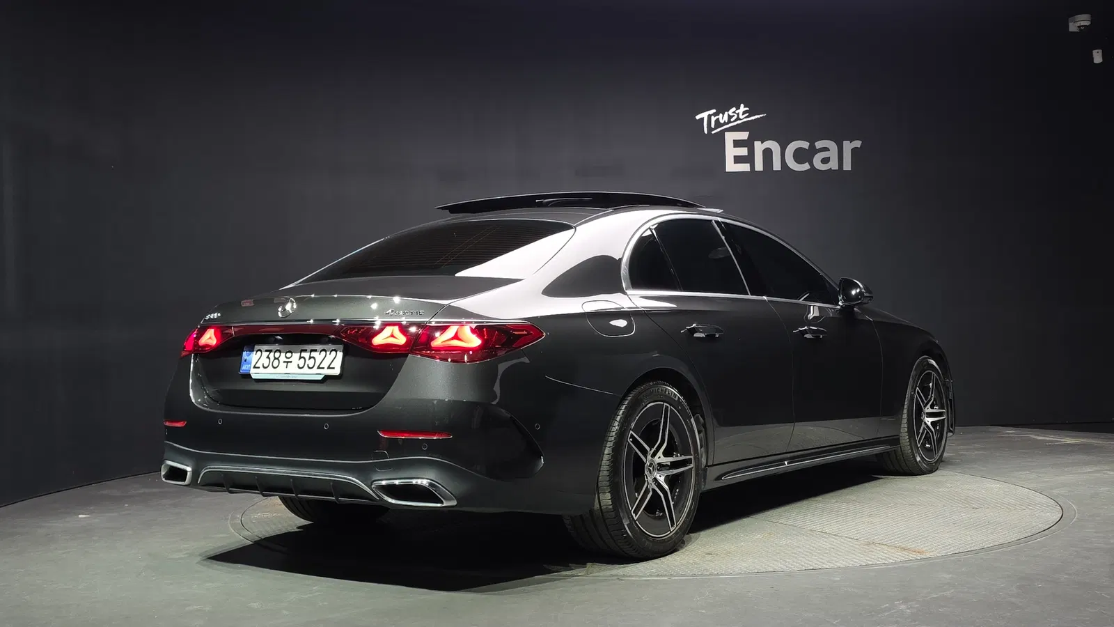 Mercedes-Benz Classe E AMG Line · E300 4MATIC (W214) 2024 — photo 1 sur 35