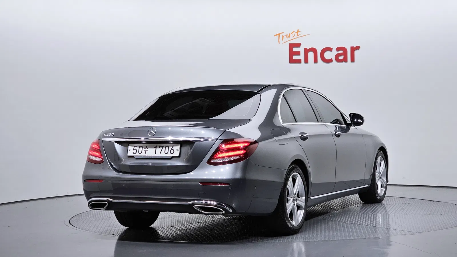 Mercedes-Benz Classe E E200 Avantgarde (W213) 2018 — photo 1 sur 32