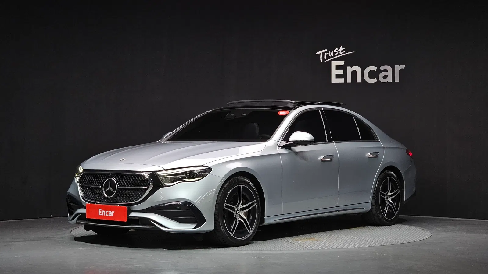 Mercedes-Benz Classe E AMG Line · E300 4MATIC (W214) 2024 — photo 1 sur 44
