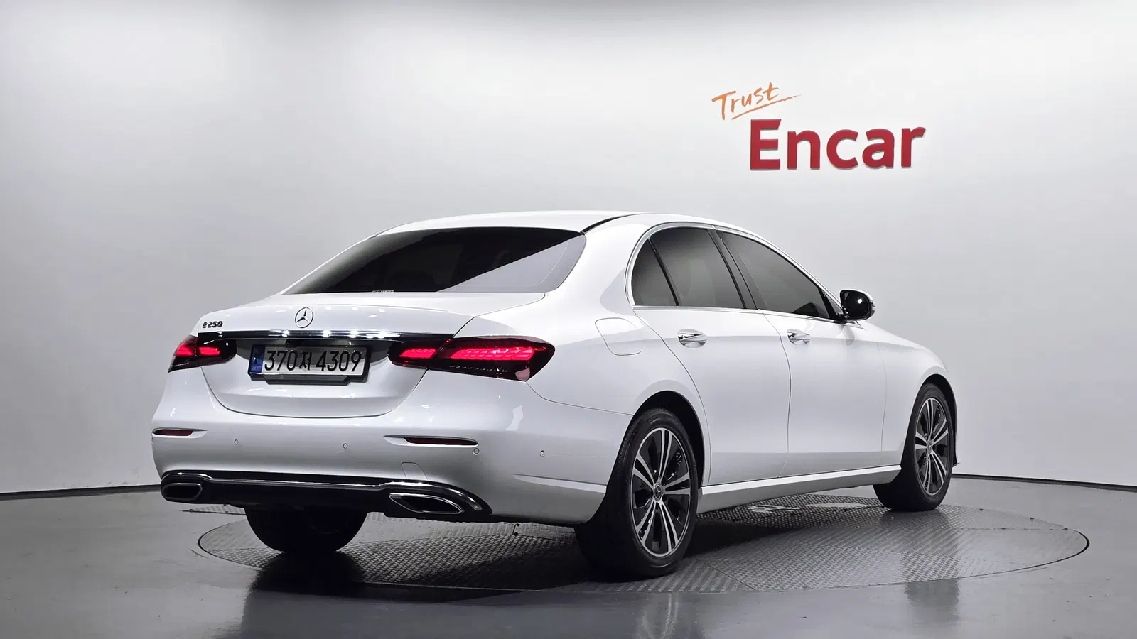 Mercedes-Benz Classe E E250 Avantgarde (W213) 2021 — photo 1 sur 37