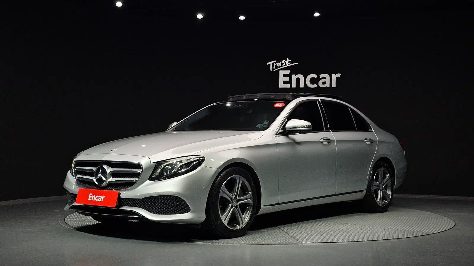 Mercedes-Benz Classe E E300 Avantgarde (W213) 2017 — photo 1 sur 20