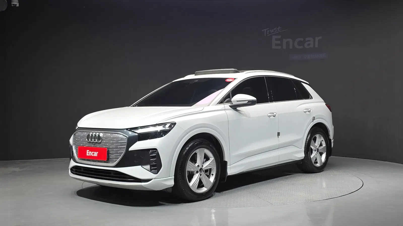 Audi Q4 e-tron (F4) 40 2022 — photo 1 sur 32