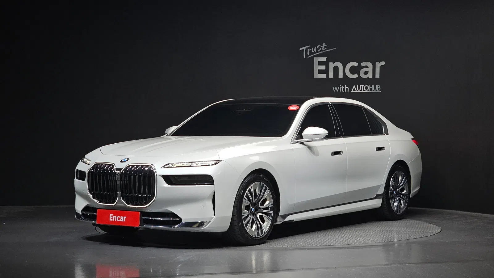BMW Série 7 (G70) 740i sDrive Design Pure Excellence 2023 — photo 1 sur 39