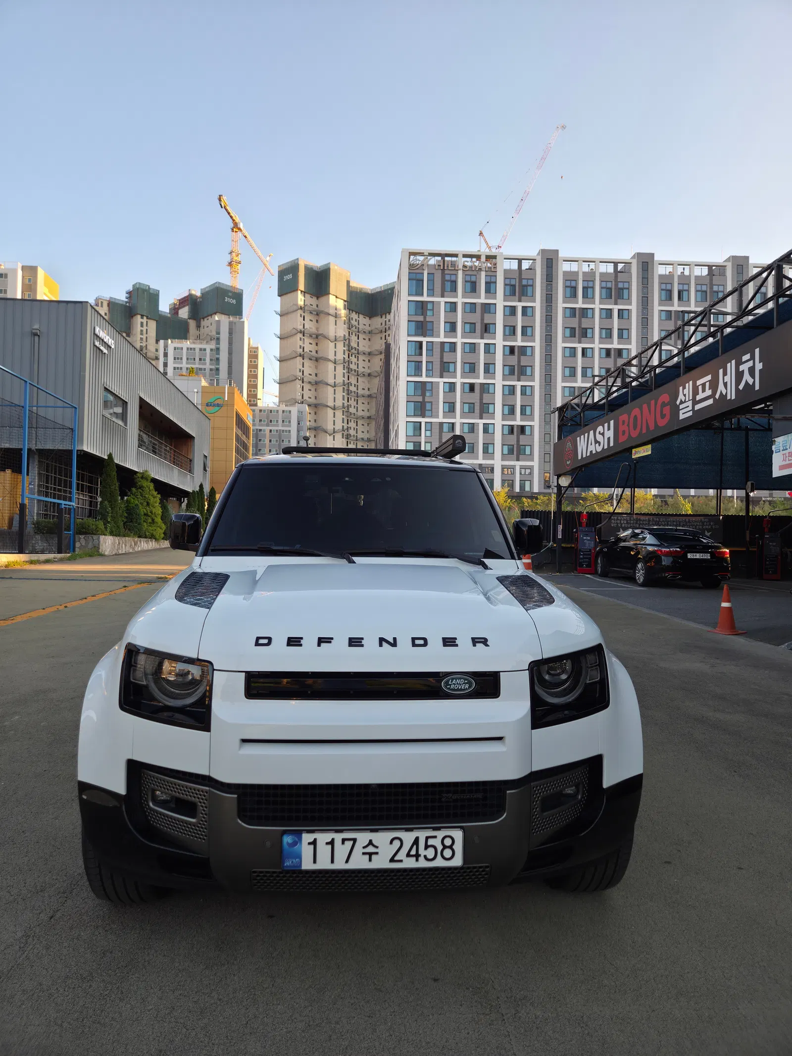Land Rover Defender (L663) 110 P300 X-Dynamic SE 2023 — photo 1 sur 16