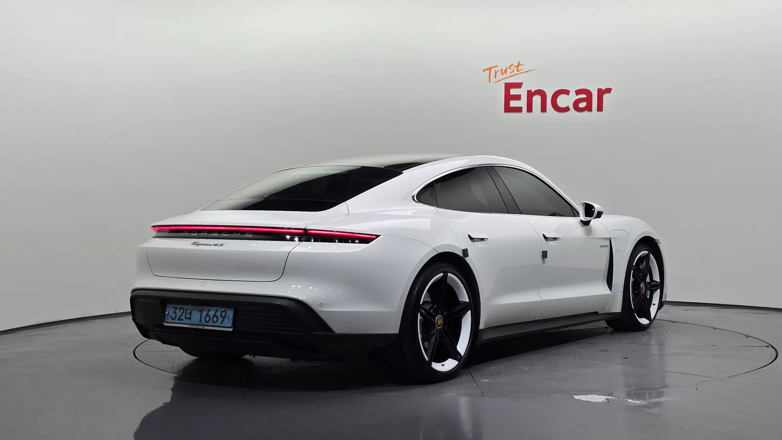 Porsche Taycan 4S 2021 — photo 1 sur 34