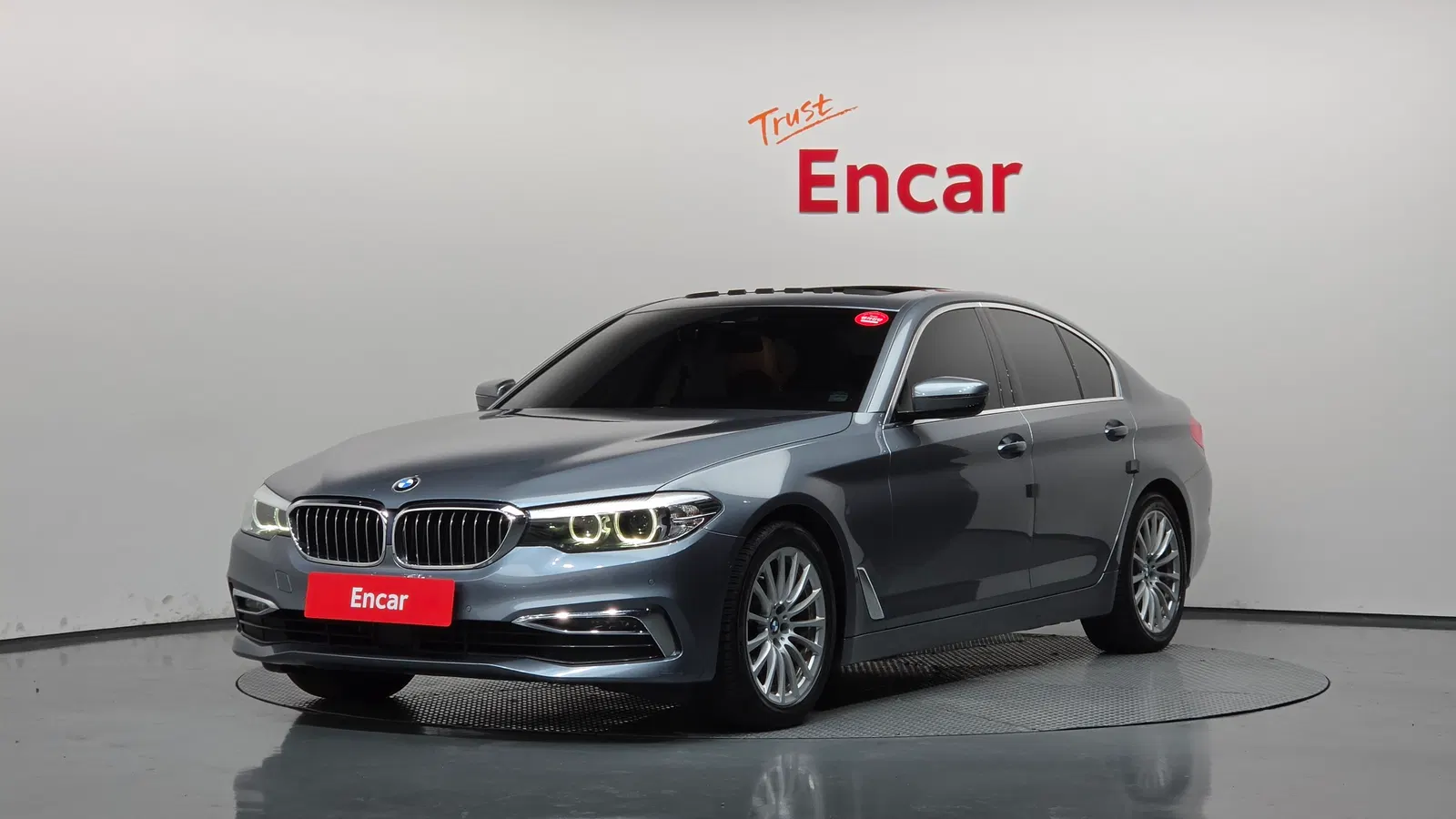 BMW Série 5 (G30) 520i Luxury 2019 — photo 1 sur 20