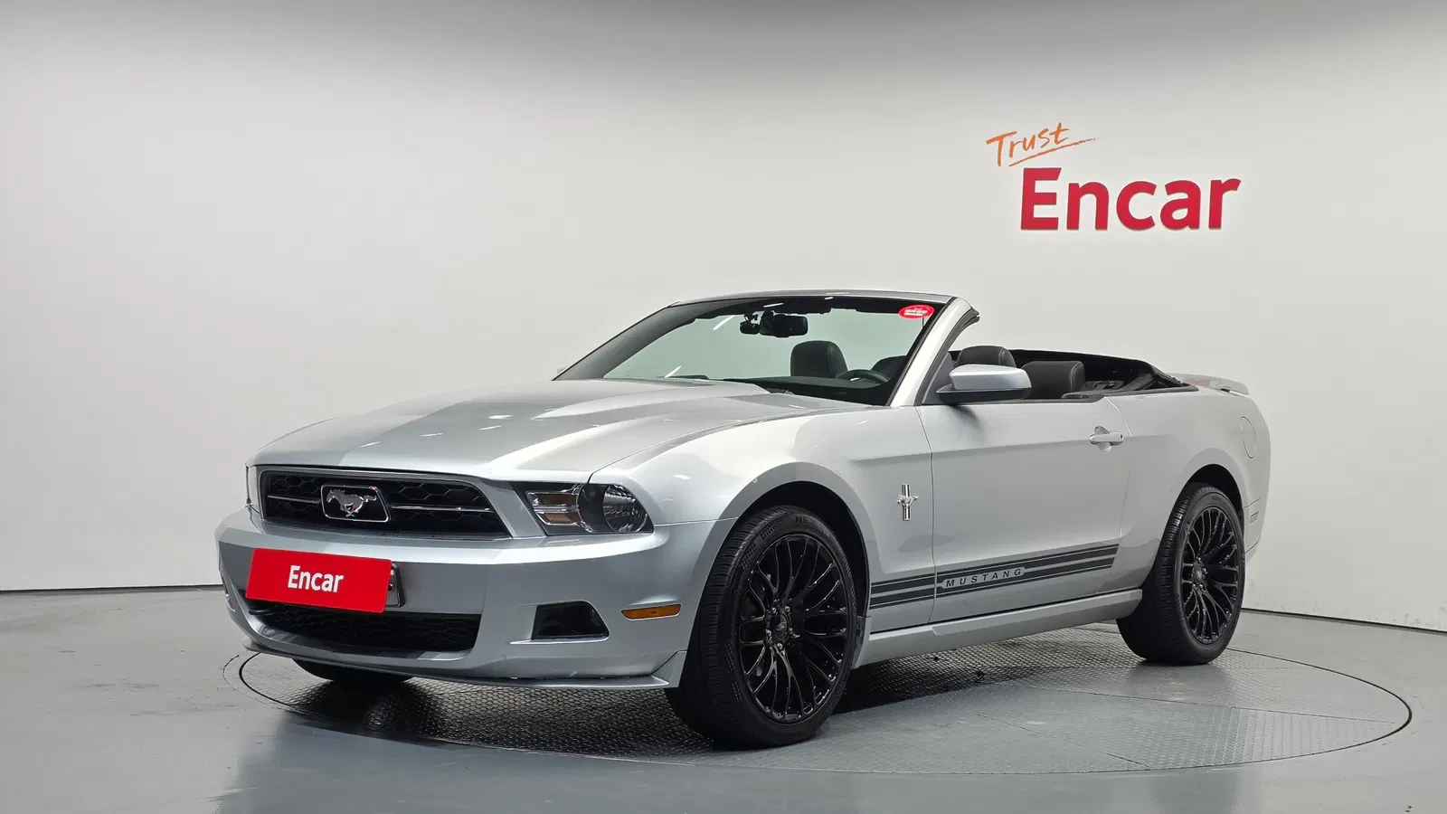 Ford Mustang Convertible 2010 — photo 1 sur 20