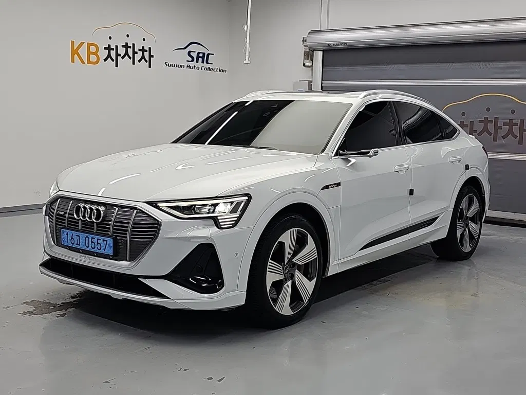 Audi e-tron 55 Quattro Sportback 2022 — photo 1 sur 25