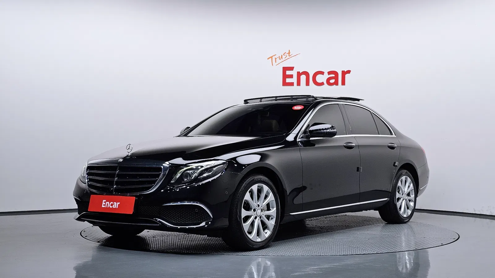 Mercedes-Benz Classe E E300 4MATIC Exclusive (W213) 2017 — photo 1 sur 26